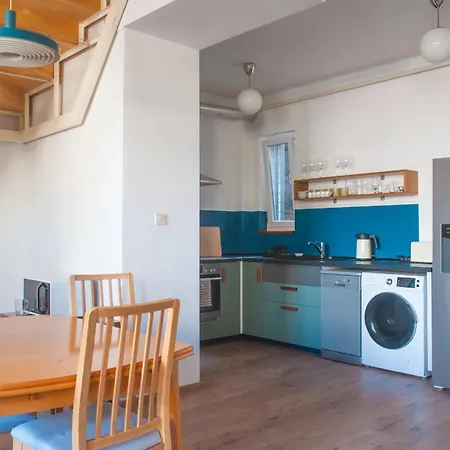 Spacious 2 Story Loft W Balcony Near Opera, Andrassy Boedapest