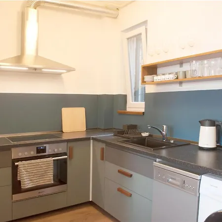 Spacious 2 Story Loft W Balcony Near Opera, Andrassy * Boedapest