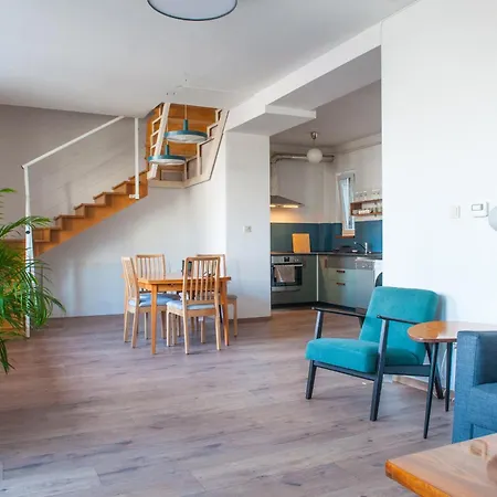 Spacious 2 Story Loft W Balcony Near Opera, Andrassy *
