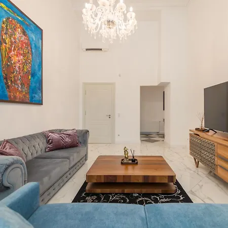 Zoya Luxury 5* Budapest