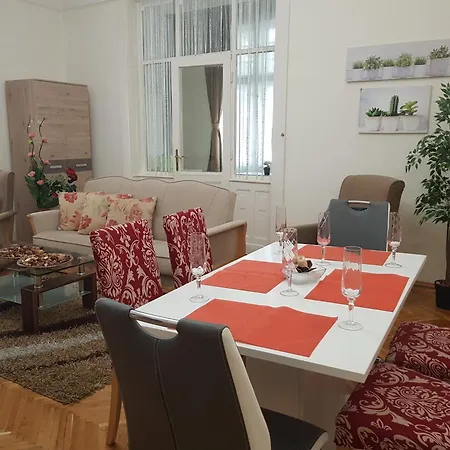 Apartment River Center *