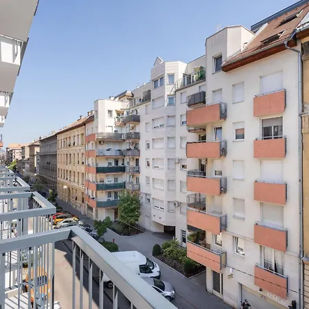 The Rose Garden Apartment *