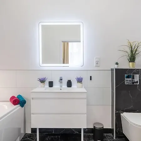 Apartment Deluxe Retreat - Free Parking