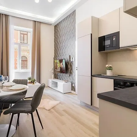 Deluxe Retreat - Free Parking Apartment *