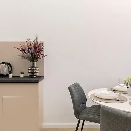 Deluxe Retreat - Free Parking Apartment Budapest