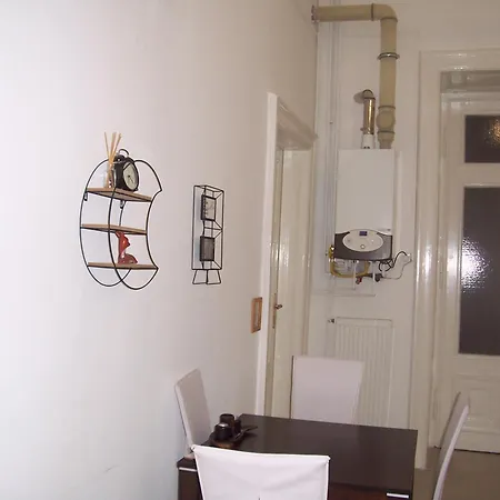 A & E * Budapešť
