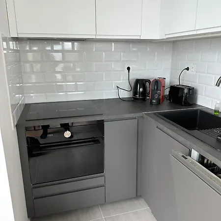 Waterfront Free Private Parking Apartment