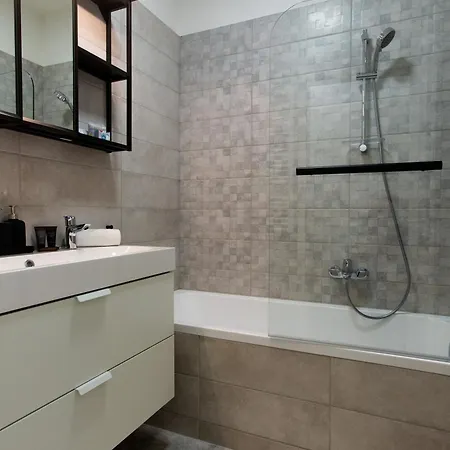 Apartment Waterfront Free Private Parking