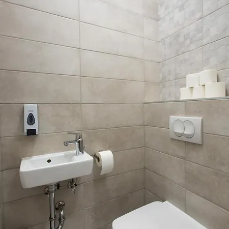 Waterfront Free Private Parking Apartment