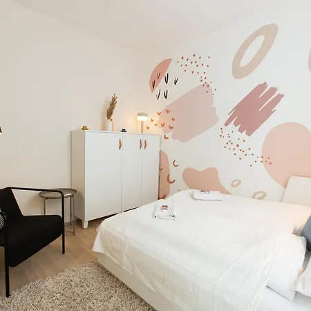 Waterfront Free Private Parking Apartment Budapest