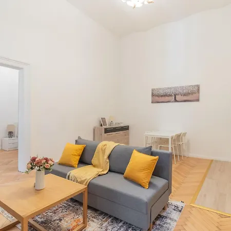 Cozy On The Andrassy Fashion St Appartamento Budapest