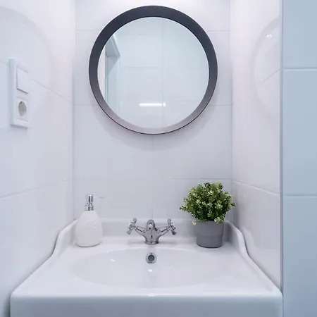 Apartment Super New With Air Conditioning