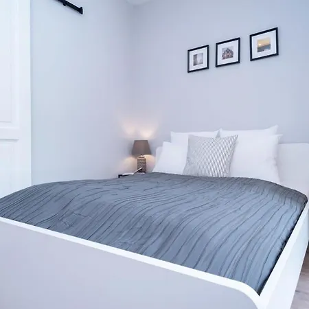 Super New With Air Conditioning Apartment