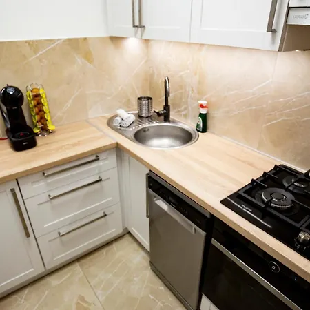 Huge 2 Bedroom Flat With Stunning View - Close To Sziget