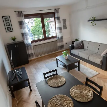 Apartment Huge 2 Bedroom Flat With Stunning View - Close To Sziget
