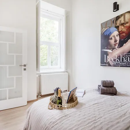 Apartment Chic 3br Heart Of District 7- Gem *