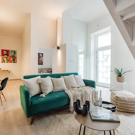 Chic 3br Heart Of District 7- Gem Apartment Budapest