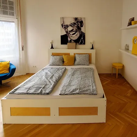 Treestyle Deluxe Bed & Breakfast *