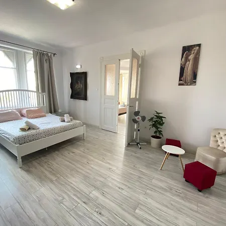 Penthouse In The Castle Apartman *