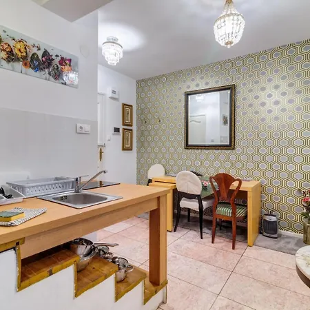 Donaticoeur Atelier Apartment *