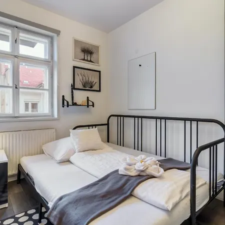 Donaticoeur Atelier Apartment
