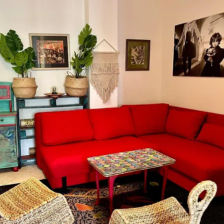 Cozy Art Flat Downtown Buda Apartment *