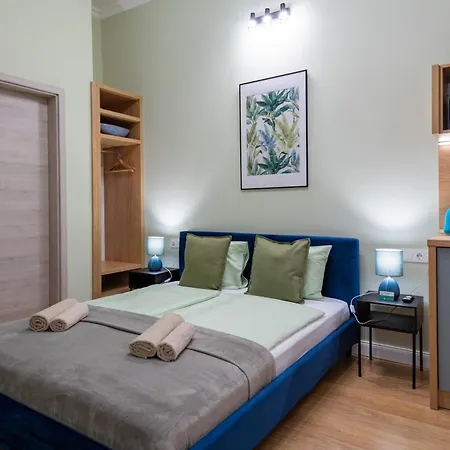 Daire Holidays Courtyard *