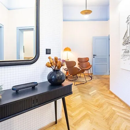 Apartment - Quiet Sleep For Solo Traveller