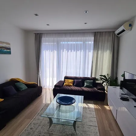 Lena Center Apartment *
