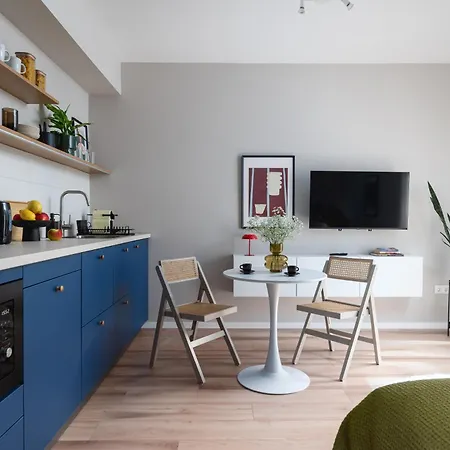 Oliver Boutique Studio - Brand New, Central, Quiet Apartment *