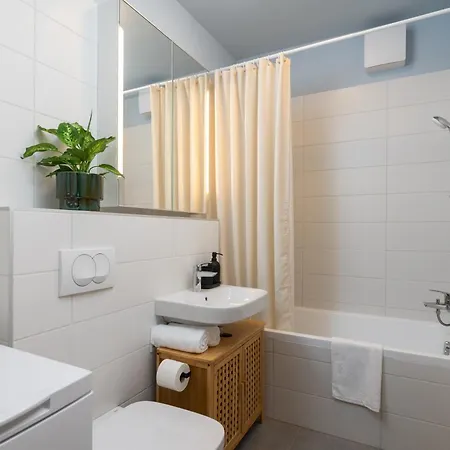 Oliver Boutique Studio - Brand New, Central, Quiet Apartment