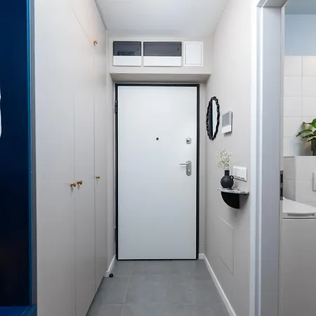 Oliver Boutique Studio - Brand New, Central, Quiet Apartment *