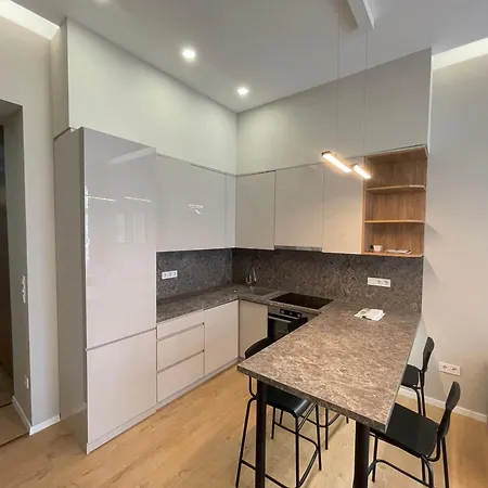 Center 4! Modern And Cozy 3br In Center!