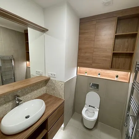 Center 4! Modern And Cozy 3br In Center! Apartment *