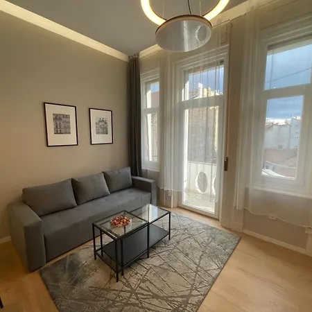 Center 4! Modern And Cozy 3br In Center! Apartment *