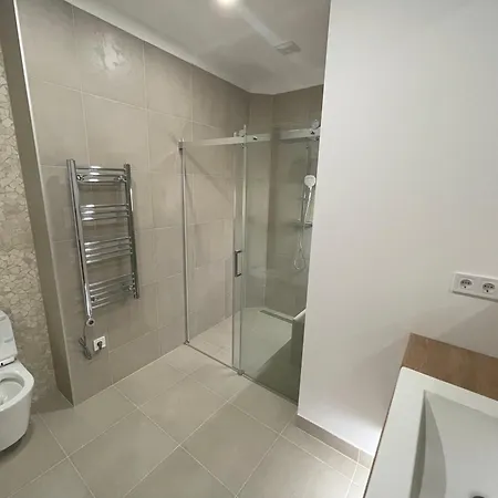 Apartment Center 4! Modern And Cozy 3br In Center! *