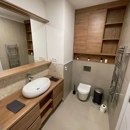 Apartment Center 4! Modern And Cozy 3br In Center! *