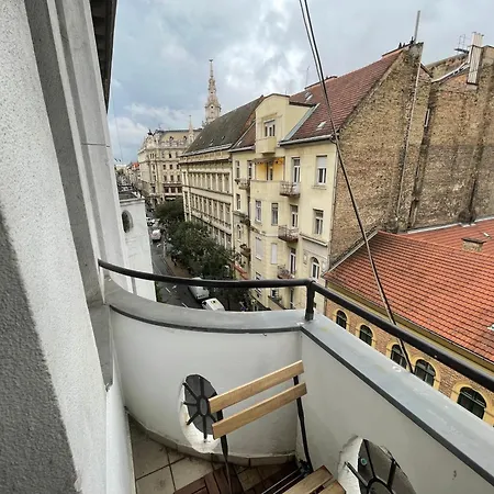 Center 4! Modern And Cozy 3br In Center! Budapest