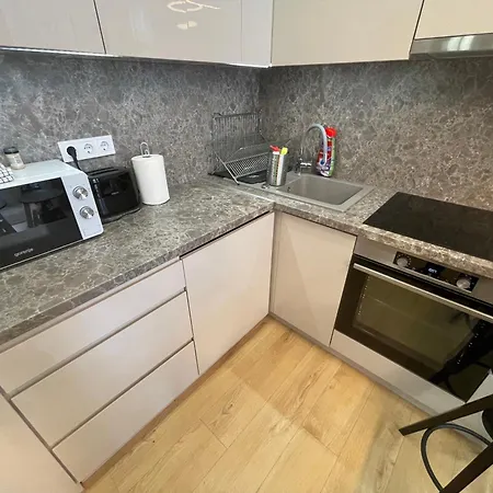 Center 4! Modern And Cozy 3br In Center! Apartment