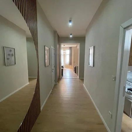 Center 4! Modern And Cozy 3br In Center! Apartment