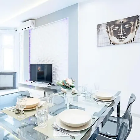 Ultra - Large With Balcony Apartment