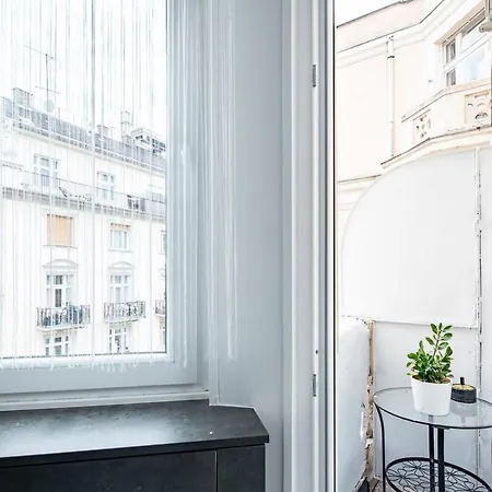 Ultra - Large With Balcony Apartment