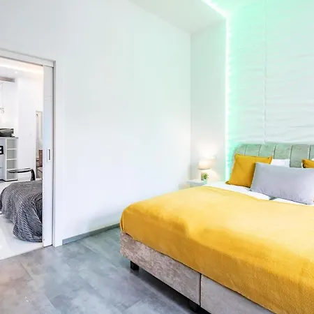 Ultra - Large With Balcony Apartment *