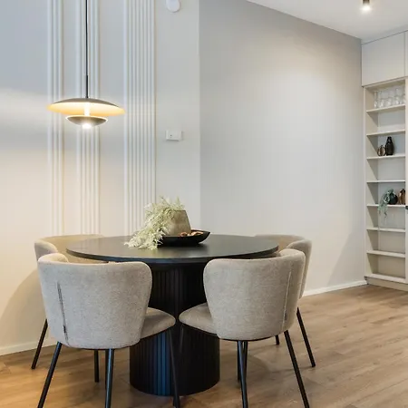 Apartment Sleek Premium With Parking *