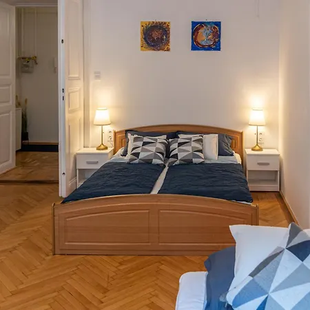 Viol Apartment *