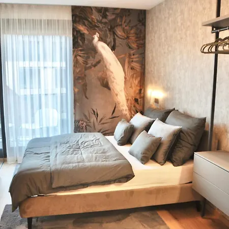 Emerald Luxury Apartment *