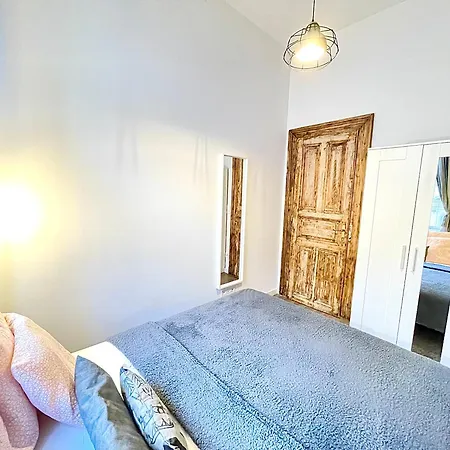 Romance Residency With Finn Sauna * Budapest