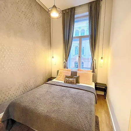 Romance Residency With Finn Sauna Budapest