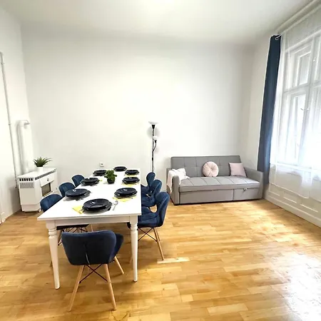 Elegant For 8 Person With Free Parking For 2 Cars Apartament
