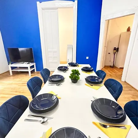 Elegant For 8 Person With Free Parking For 2 Cars Budapeszt